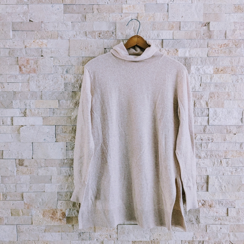 Ann Taylor wool turtle neck M